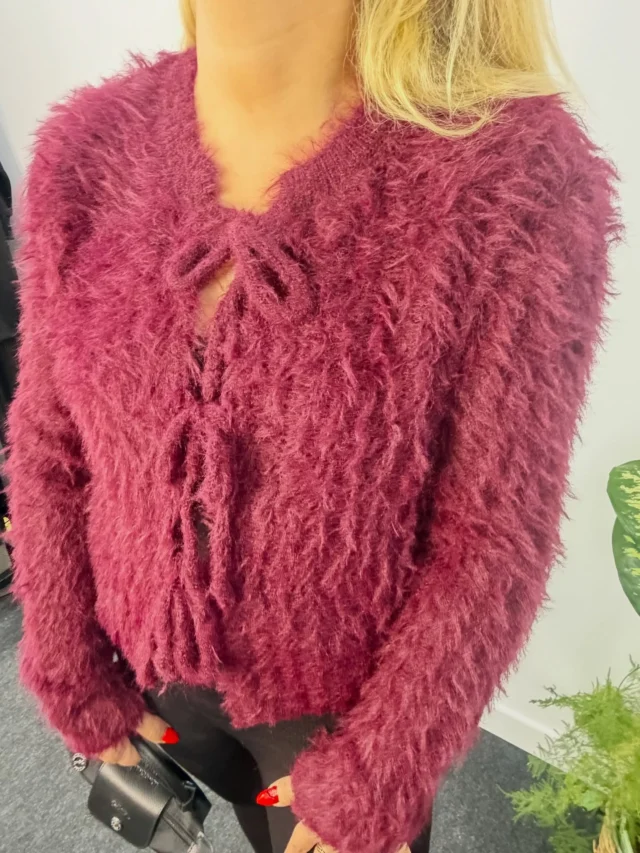 Bordo yün hırka ipli ❤️

#fortebutik #istanbul #küçükyali #liketime #giyim #mağaza #butik #tesettur #abiye #pantolon #mont #ceket #kazak #saat #marka #dilvin #instagood #love #fashiongram #fashiondesigner #türkiye #kazak #volenlielbise #yelek