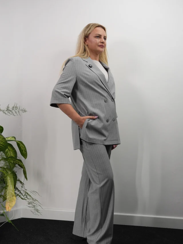 Çizgili sport tarz takım 2 li ceket pantolon 
36-38-40-42 bedenleri mevcut 🍃🍀

#fortebutik #istanbul #küçükyali #liketime #giyim #mağaza #butik #tesettur #abiye #pantolon #mont #ceket #kazak #saat #marka #dilvin #instagood #love #fashiongram #fashiondesigner #türkiye #kazak #volenlielbise #yelek #takım #takımelbise #takımmodelleri